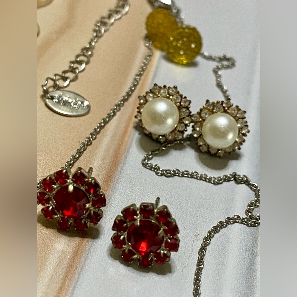 ✨Bundle Elegant Pearl and Red Crystal Earrings✨